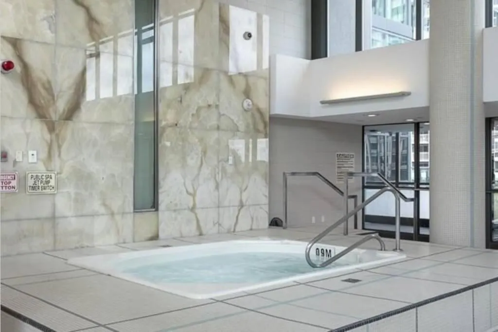 דירה Luxury Suite With Private Patio In Downtown טורונטו