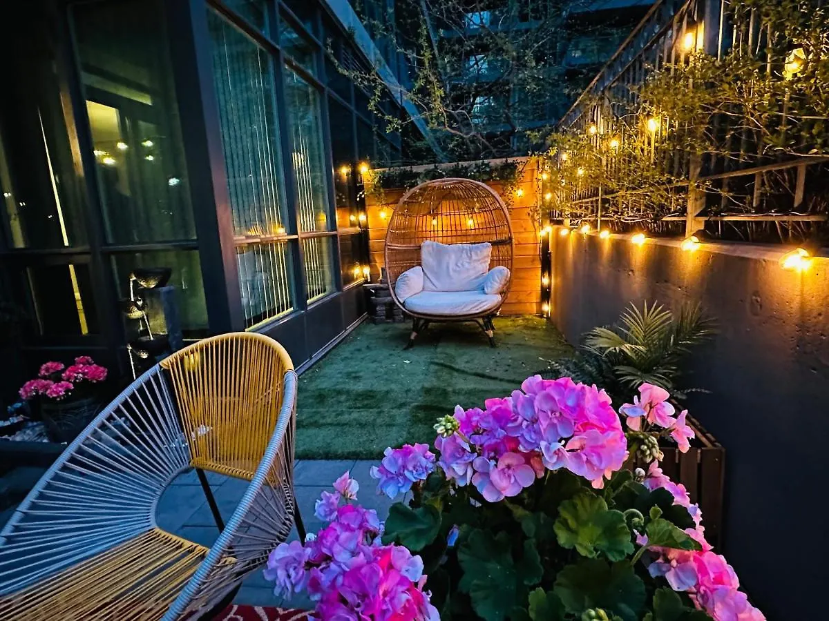 דירה Luxury Suite With Private Patio In Downtown טורונטו