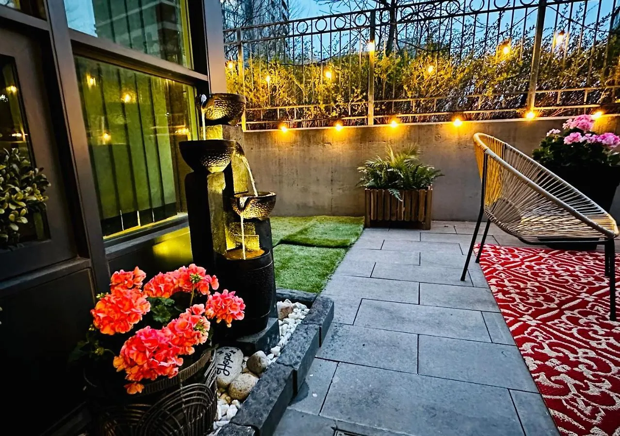 דירה Luxury Suite With Private Patio In Downtown טורונטו