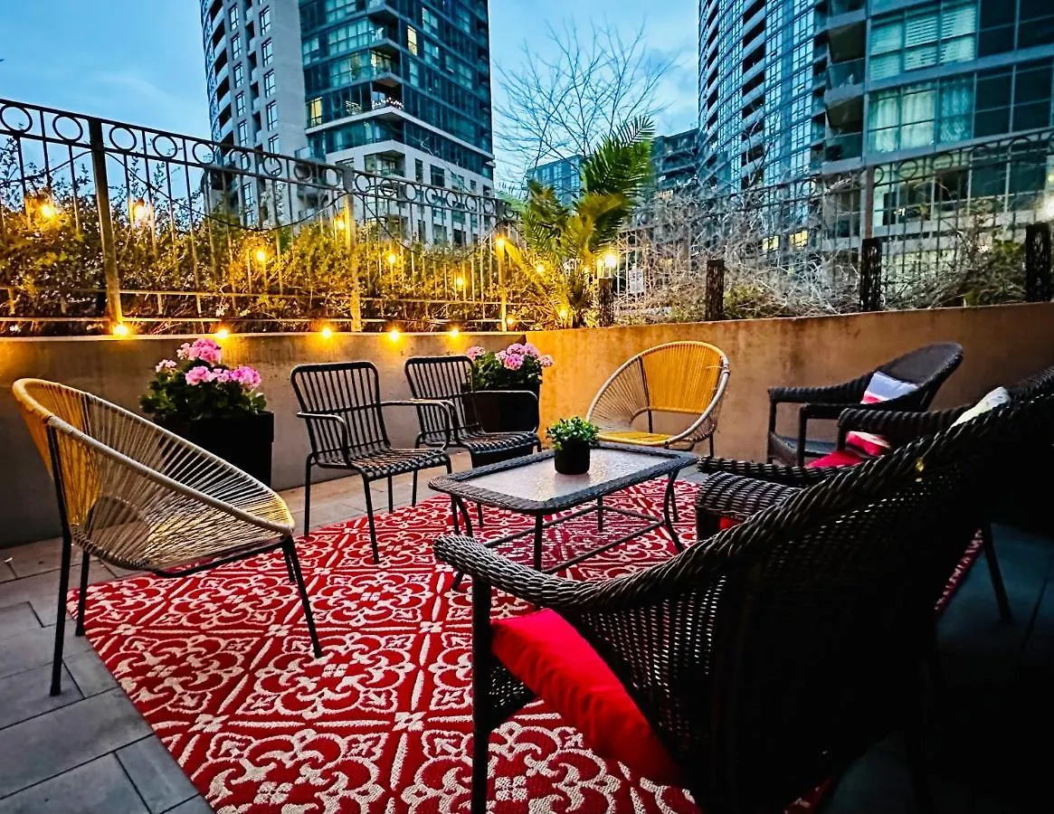 Luxury Suite With Private Patio In Downtown טורונטו