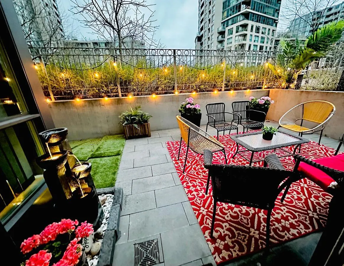 דירה Luxury Suite With Private Patio In Downtown טורונטו