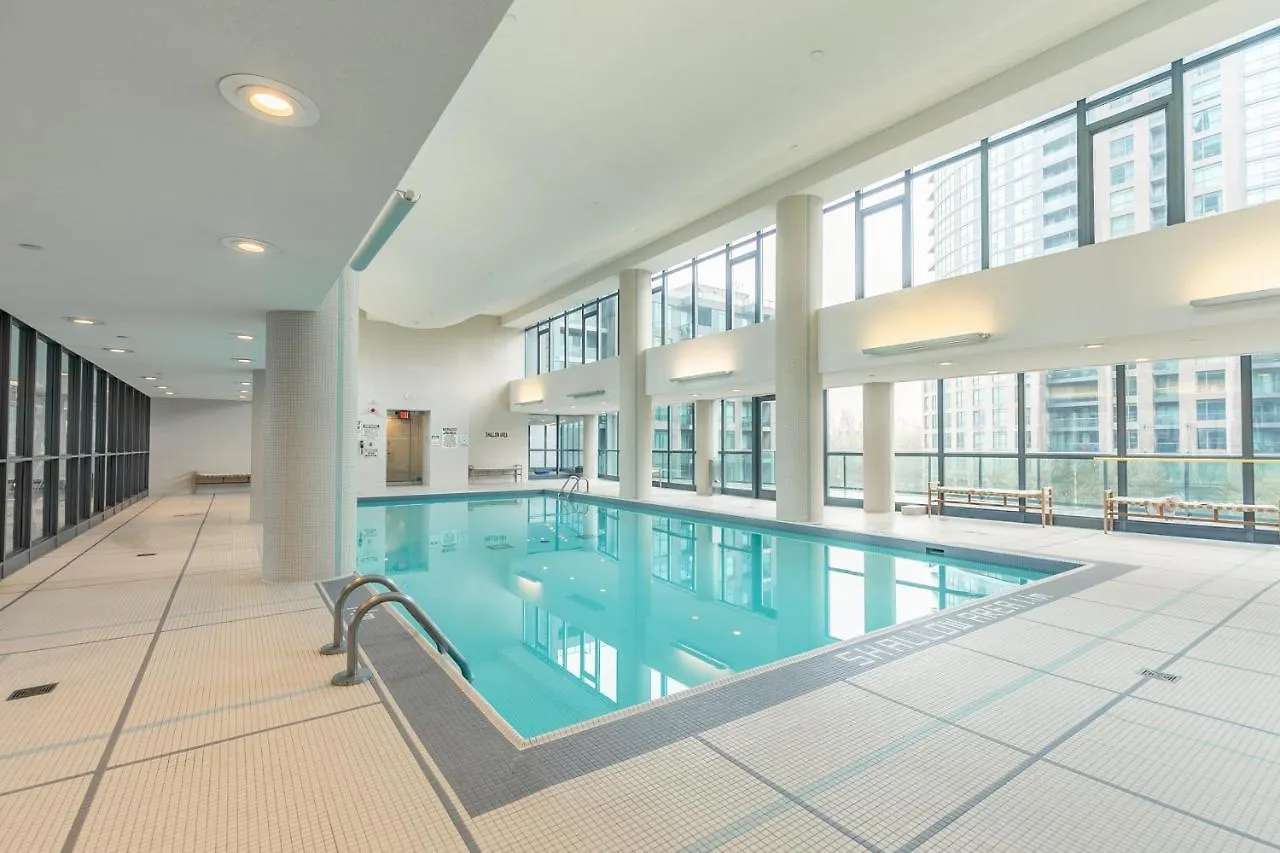 דירה Luxury Suite With Private Patio In Downtown טורונטו קנדה