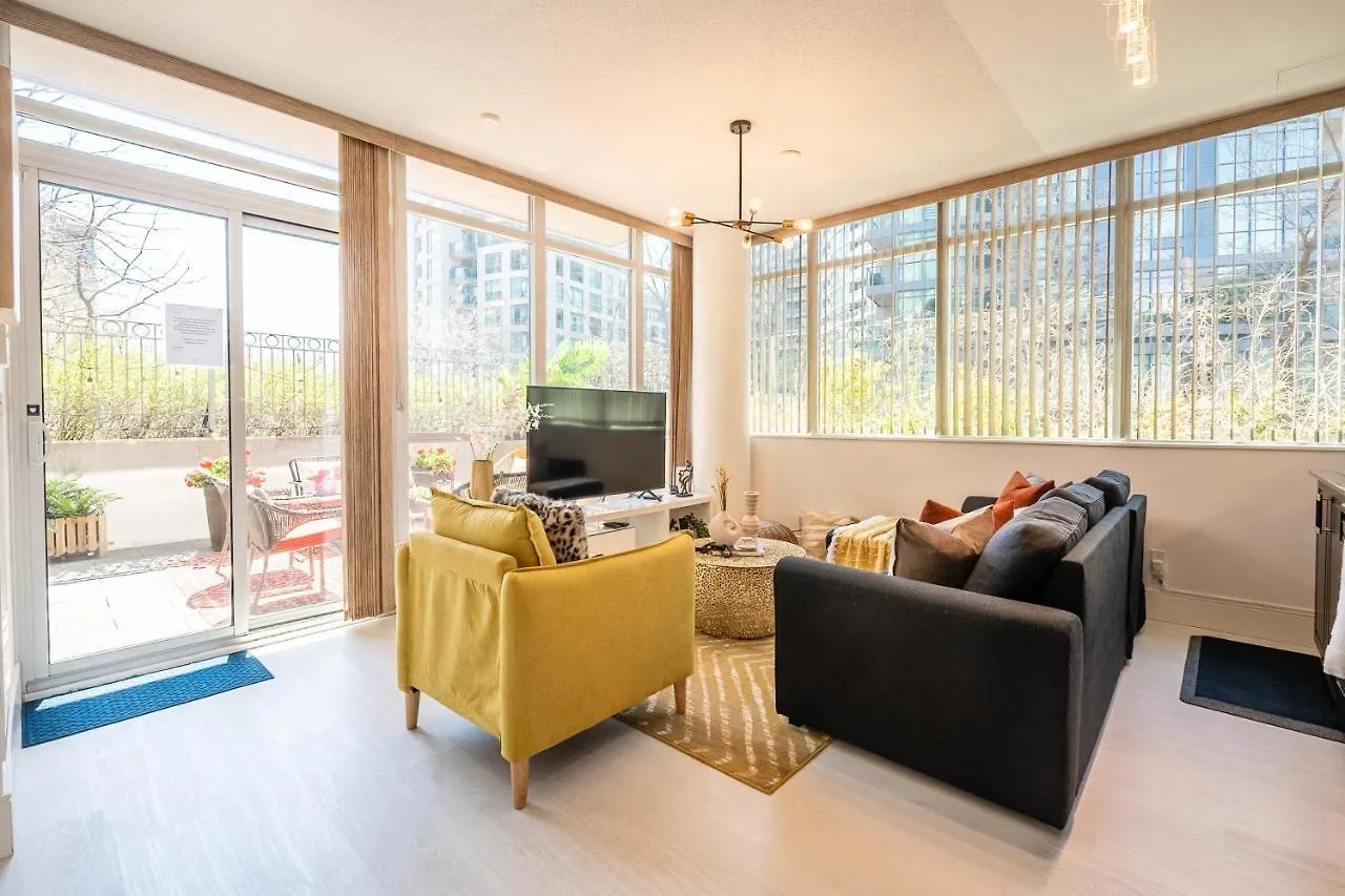 Luxury Suite With Private Patio In Downtown טורונטו