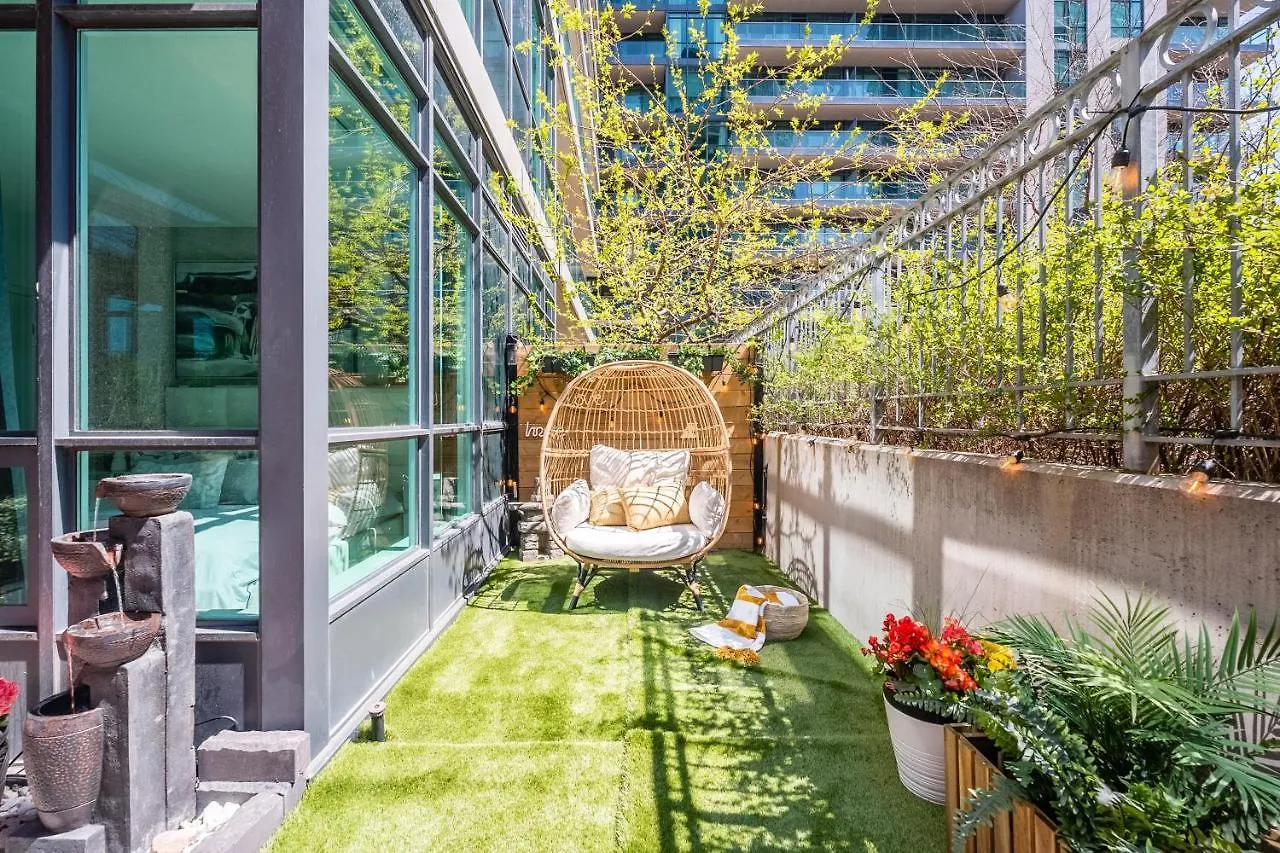 דירה Luxury Suite With Private Patio In Downtown טורונטו קנדה