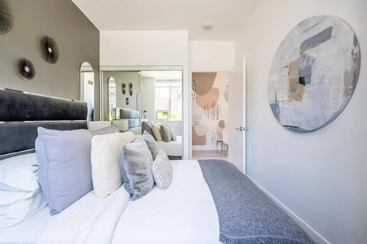 Luxury Suite With Private Patio In Downtown טורונטו 0*,  קנדה