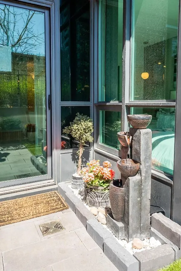 Luxury Suite With Private Patio In Downtown טורונטו 0*,  קנדה