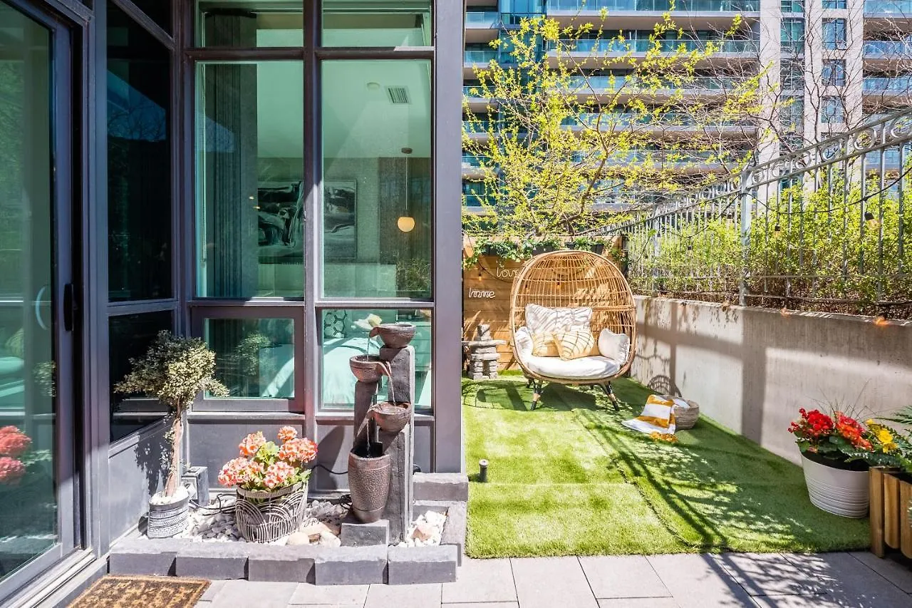 Luxury Suite With Private Patio In Downtown טורונטו דירה