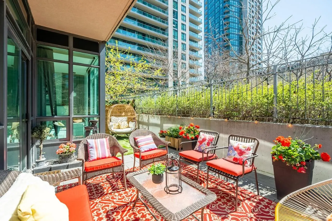 Luxury Suite With Private Patio In Downtown טורונטו