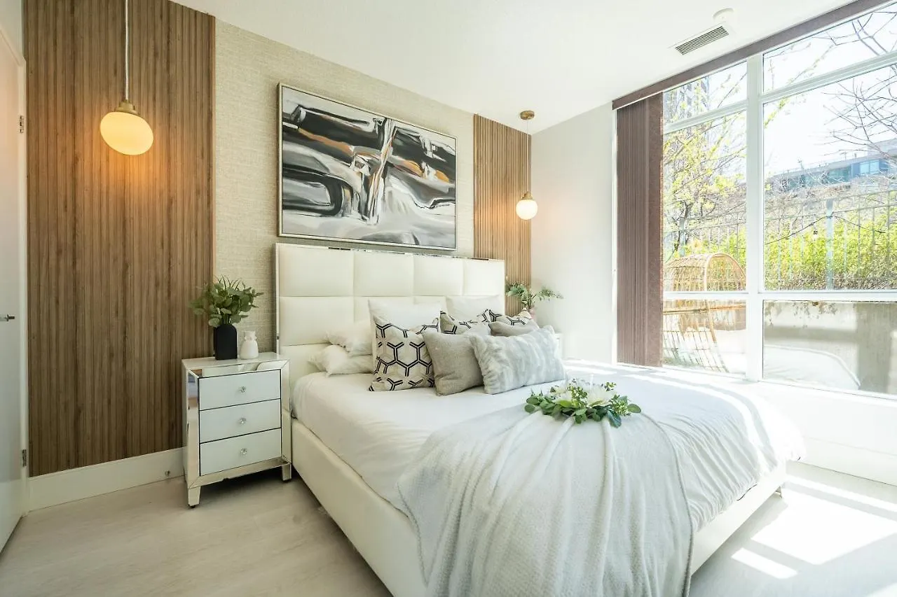 דירה Luxury Suite With Private Patio In Downtown טורונטו קנדה