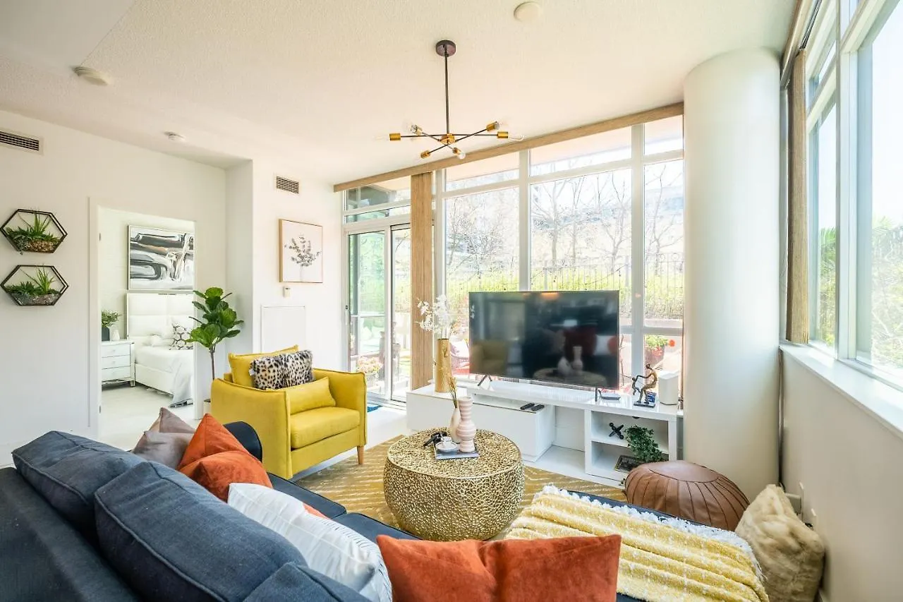 Luxury Suite With Private Patio In Downtown טורונטו דירה