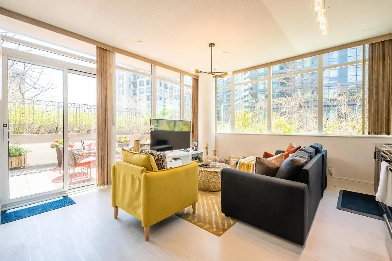 Luxury Suite With Private Patio In Downtown טורונטו