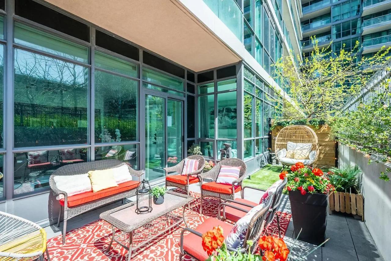 Luxury Suite With Private Patio In Downtown טורונטו