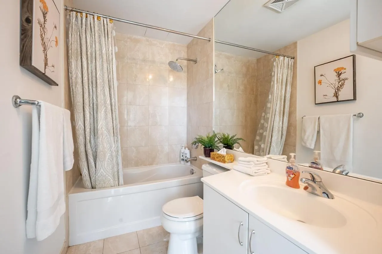 Luxury Suite With Private Patio In Downtown טורונטו