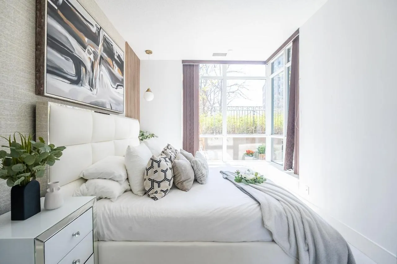 דירה Luxury Suite With Private Patio In Downtown טורונטו