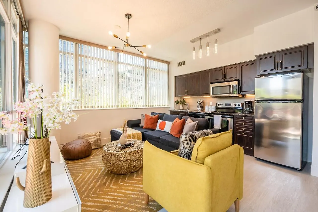 Luxury Suite With Private Patio In Downtown טורונטו דירה