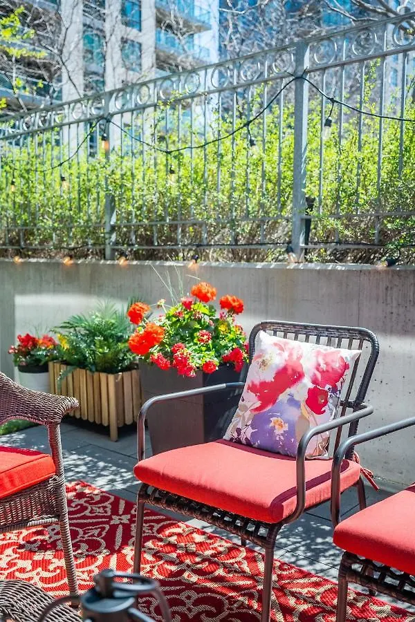 דירה Luxury Suite With Private Patio In Downtown טורונטו קנדה