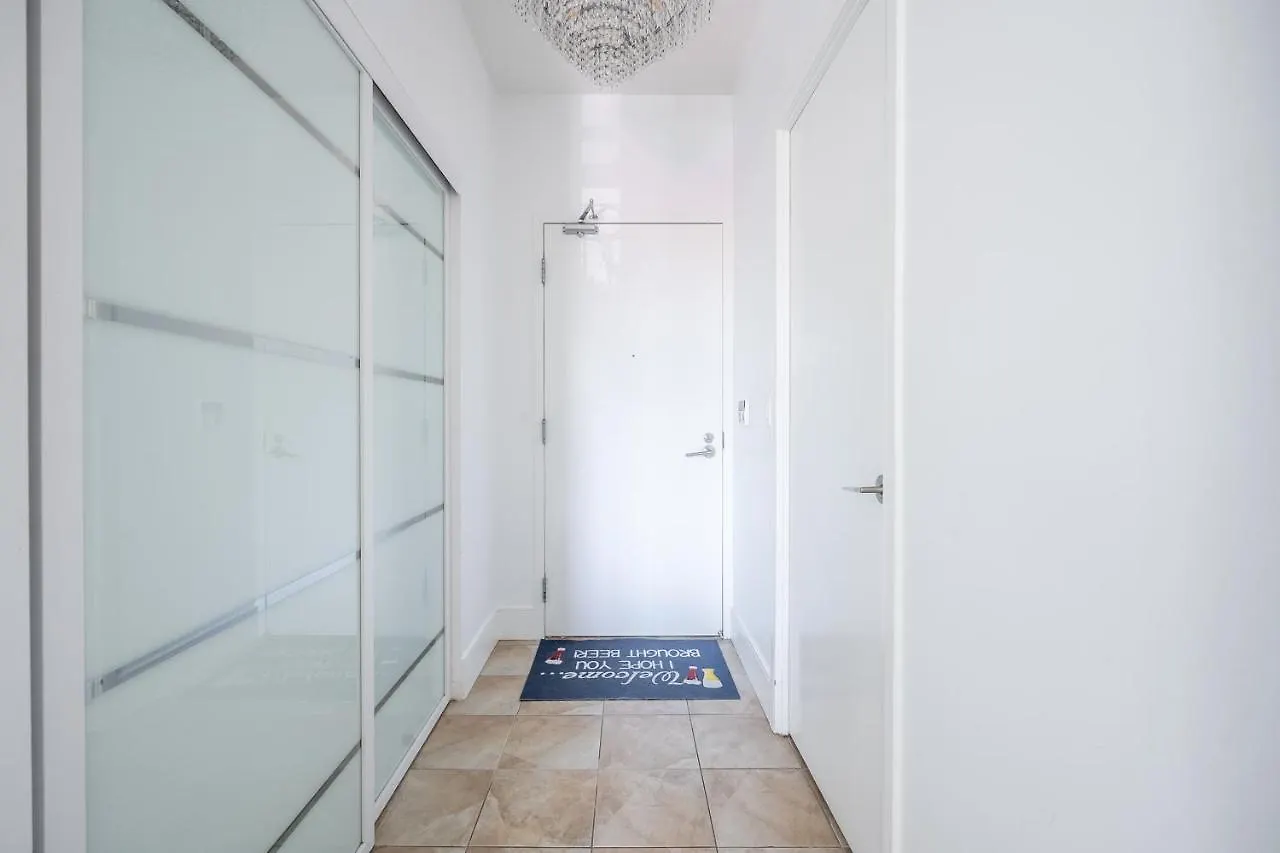 Luxury Suite With Private Patio In Downtown טורונטו 0*,  קנדה