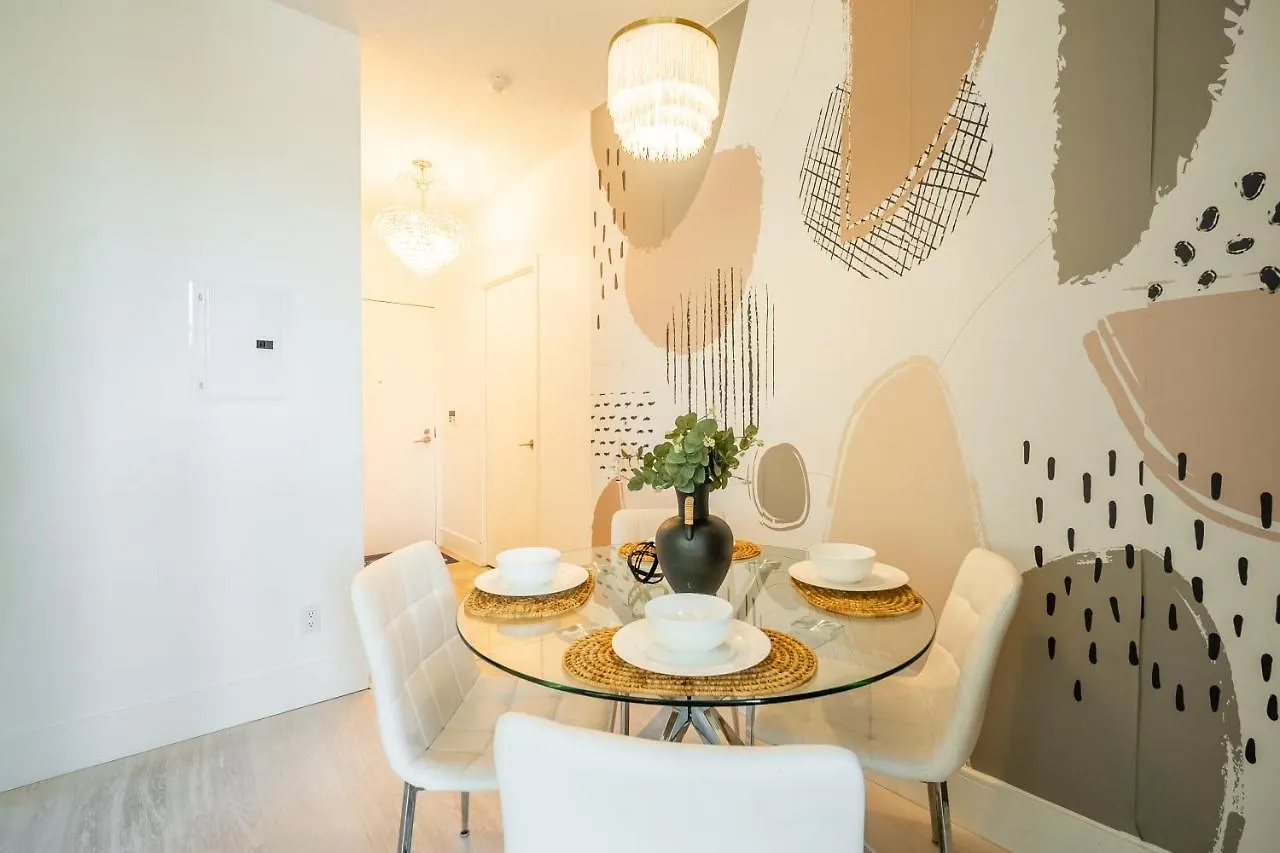 Luxury Suite With Private Patio In Downtown טורונטו דירה