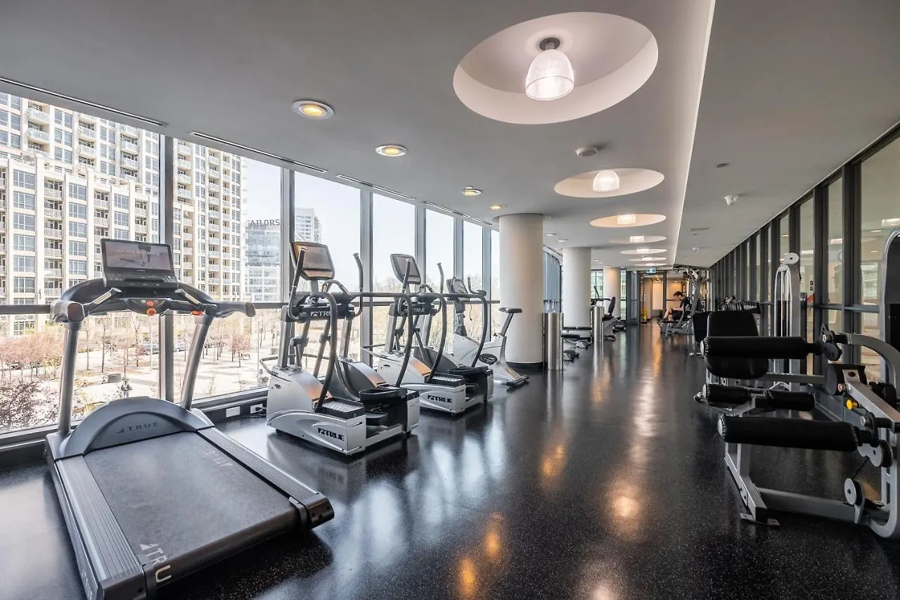 דירה Luxury Suite With Private Patio In Downtown טורונטו קנדה