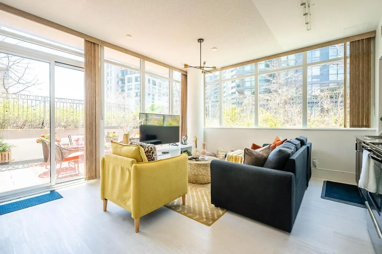 Luxury Suite With Private Patio In Downtown טורונטו