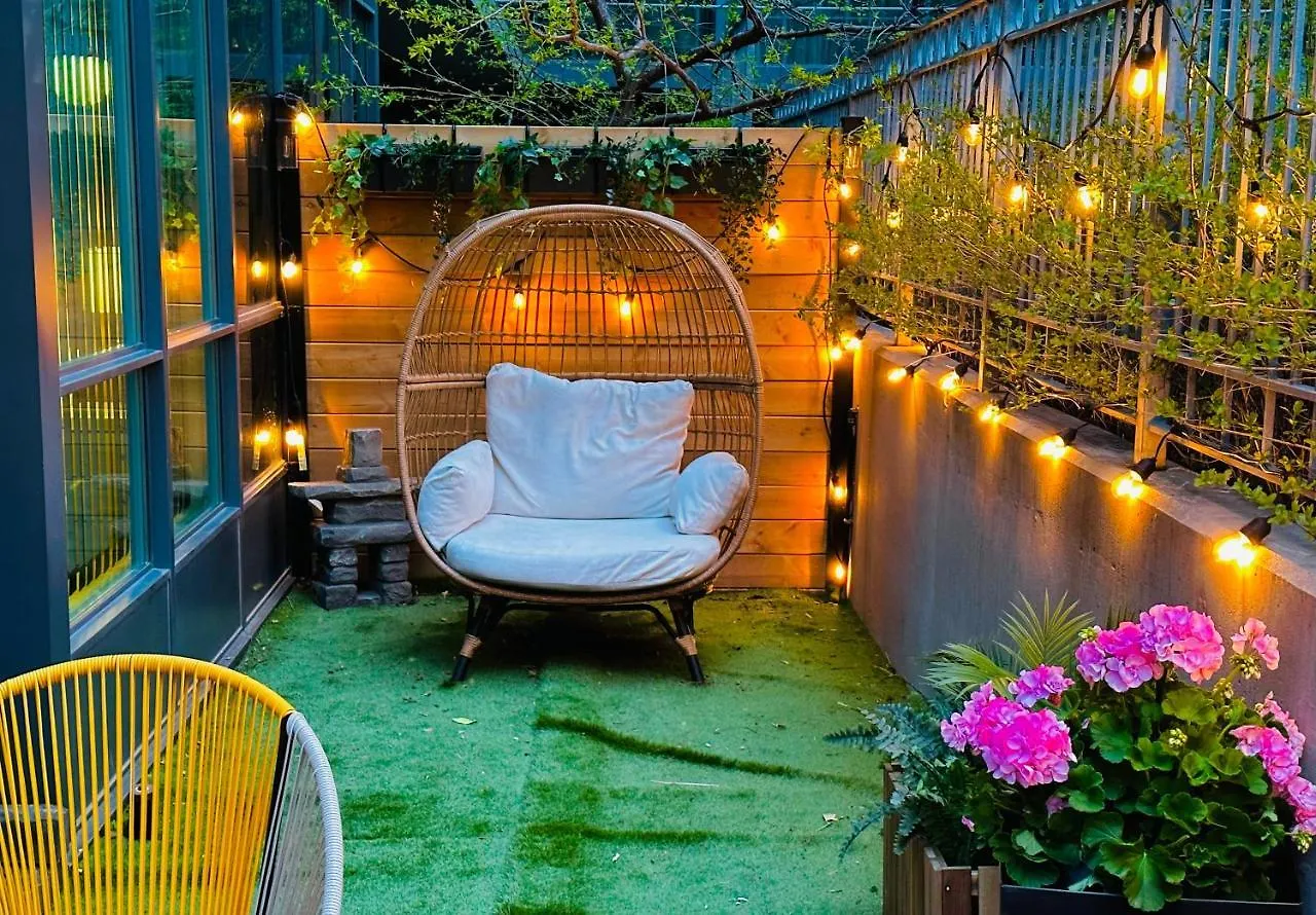 Luxury Suite With Private Patio In Downtown Toronto Canada