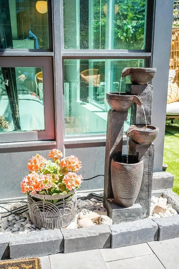 Appartement Luxury Suite With Private Patio In Downtown Toronto